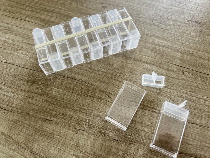 Lot de 10 boîtes pour billes / hameçons 