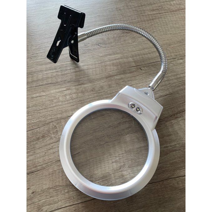 Loupe pliable à LED