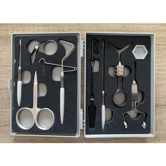 Boite 8 outils de voyage Stonfo
